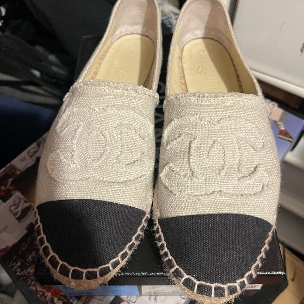 ✨🖤 Beautiful Chanel Espadrilles 🖤✨